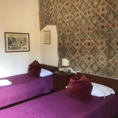 Rosso Fiorentino Apartman *